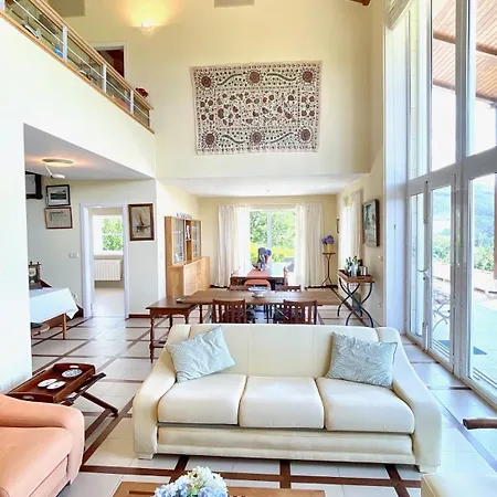 The Cliffs - A Pedrinha 비베이로