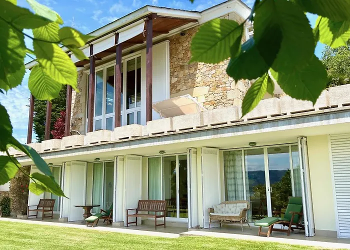 The Cliffs - A Pedrinha * Вивейро