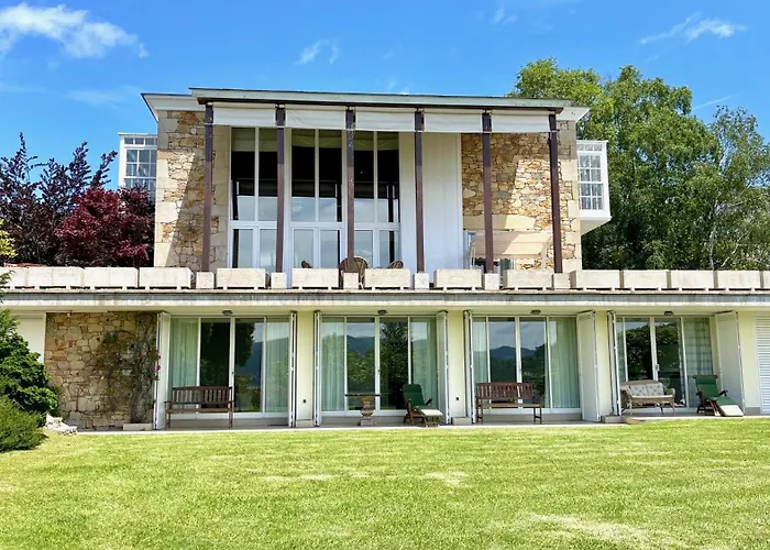 The Cliffs - A Pedrinha *